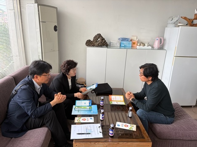 ▲ 삼척시가 청렴문화 확산 및 민관 접점 분야 부패 예방을 위해 관내 주요사업장 및 농공단지를 대상으로 직접 현장을 방문해 청렴활동을 추진하고 있다. ⓒ삼척시