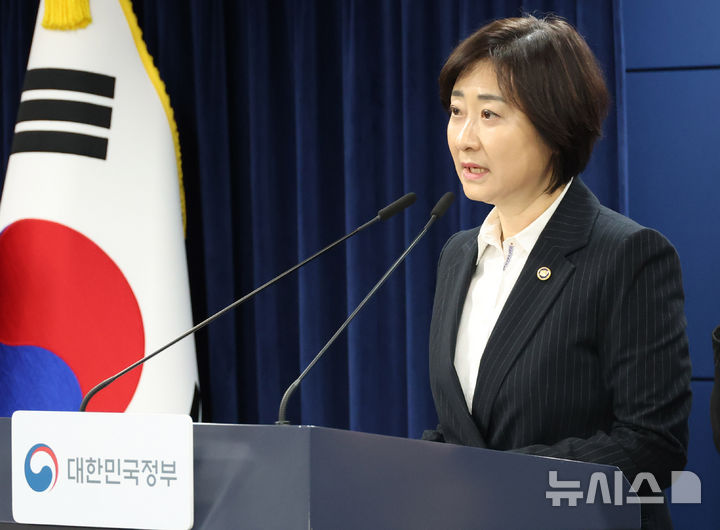 ▲ 이스란 보건복지부 1차관이 22일 오전 서울 종로구 정부서울청사에서 아동학대 예방 및 대응 강화방안 브리핑을 하고 있다. ⓒ뉴시스