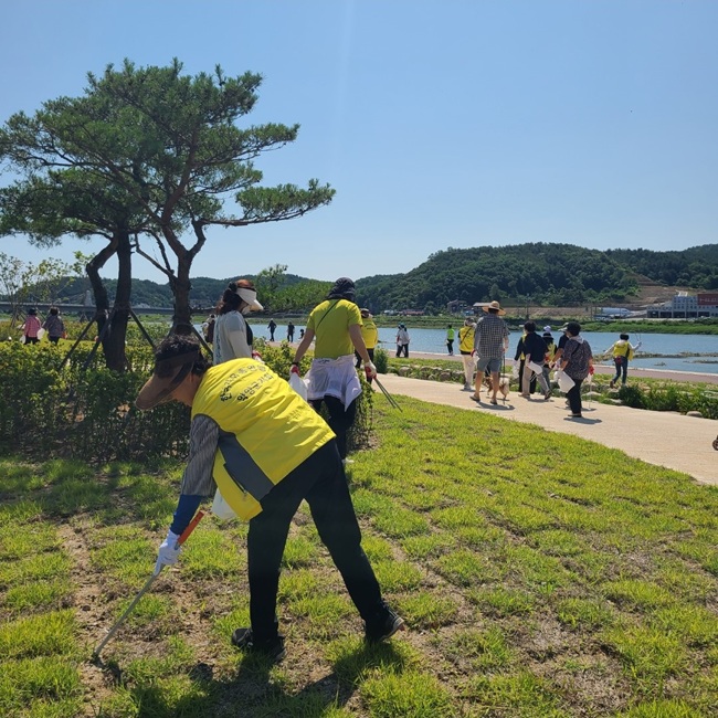 ▲ 양양군이 오는 25일 오전 10시부터 남대천 둔치 일원에서 '남대천 플로킹 캠페인'을 개최한다. ⓒ양양군