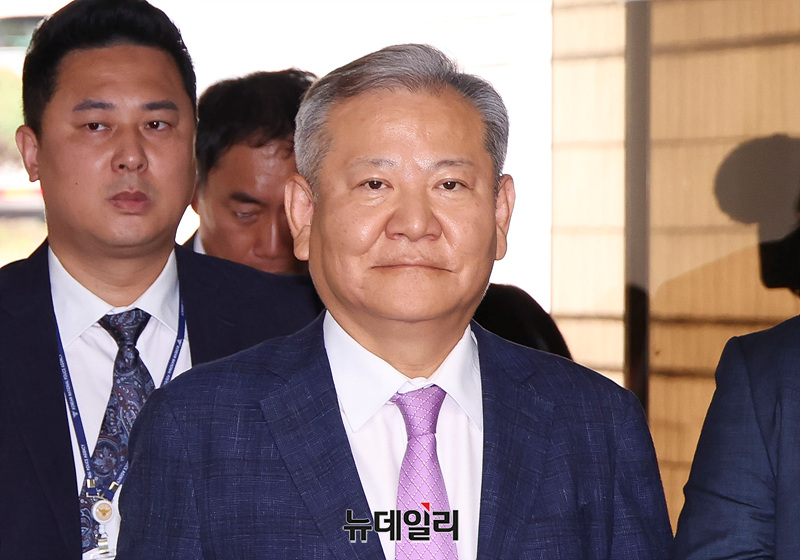 ▲ 비상계엄 당시 '언론사 단전·단수'를 지시한 혐의를 받는 이상민 전 행정안전부 장관이 지난해 7우월 31일 오후 서울 서초구 서울중앙지법에서 열린 구속 전 피의자 심문(영장실질심사)에 출석하고 있다. ⓒ서성진 기자