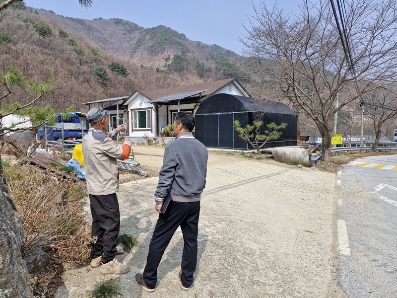 ▲ 충북 영동군 구거 불법 시설 현장 점검. ⓒ영동군