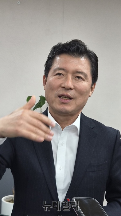 ▲ 구자근 경북도당 공관위원장이 22일 오후 공천 결과를 발표하고 있다.ⓒ뉴데일리