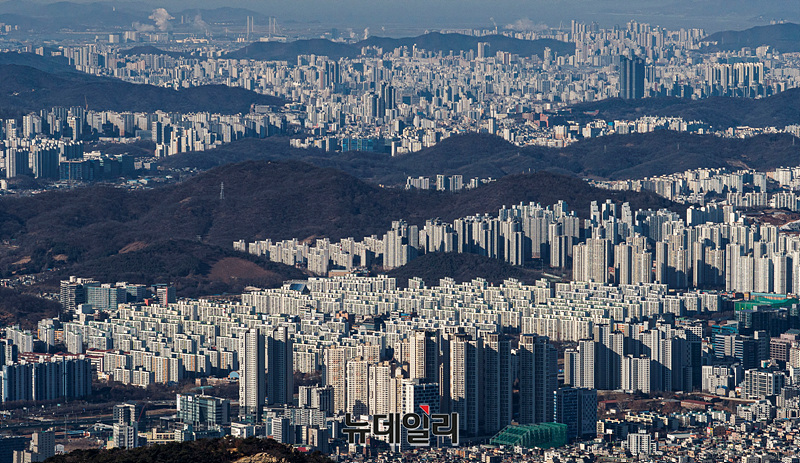 ▲ 서울 관악구 관악산에서 바라본 서울 도심 전경. ⓒ뉴데일리