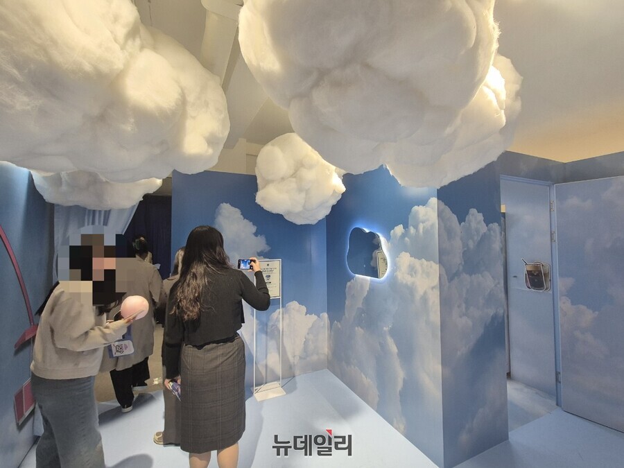 ▲ 별도의 포토존에서 다양한 기념촬영을 즐길 수 있다ⓒ조현우 기자