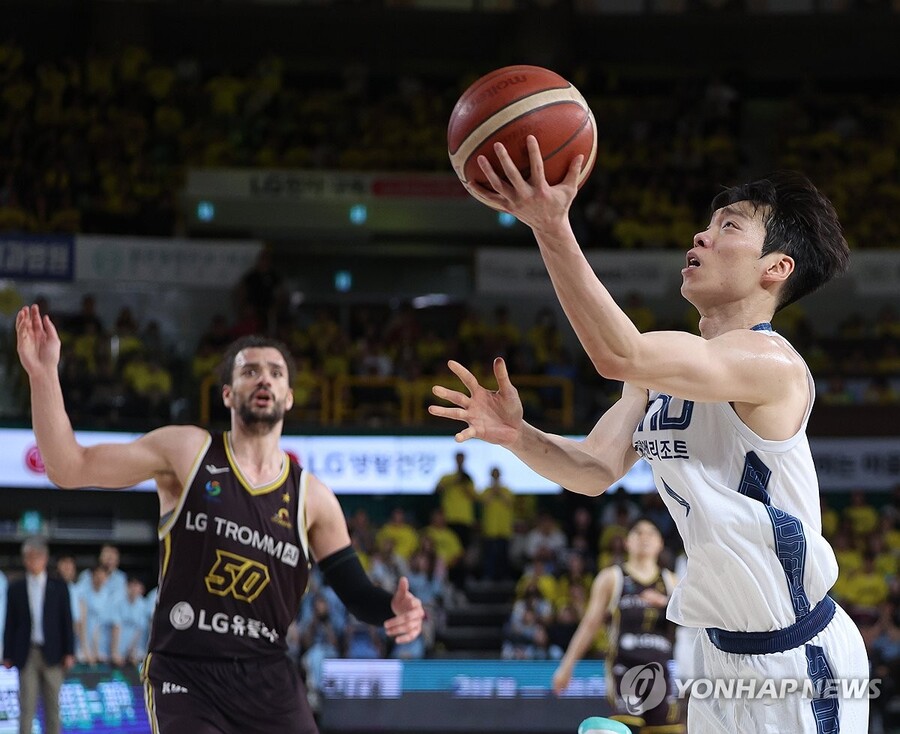 ▲ 정규리그 5위 소노가 4강 PO에서 정규리그 우승팀 LG를 잡았다.ⓒ연합뉴스 제공