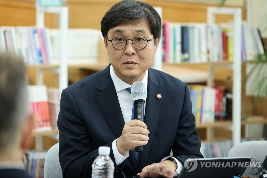 ▲ 최휘영 문체부 장관은 24일 '2026 전국생활체육대축전' 개회식과 경기 현장을 찾아 전국 생활체육 동호인들을 격려하고 시도체육회장을 만나 생활체육 진흥 방안 등을 논의한다.ⓒ연합뉴스 제공