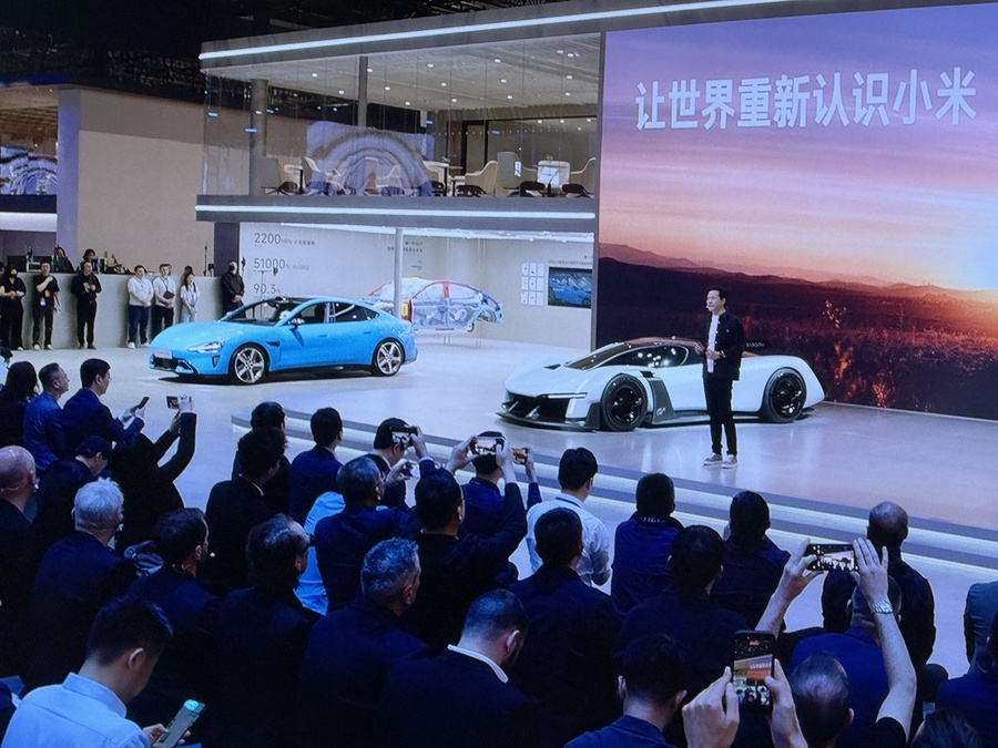 ▲ 샤오미가 베이징 모터쇼 2026 개막식에서 SU7 기반 개선형 모델과 콘셉트카 Vision GT를 공개했다.ⓒ김서연 기자