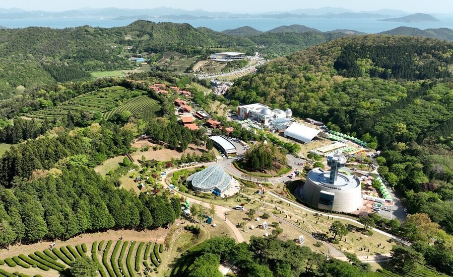 ▲ 보성군, ‘제49회 보성다향대축제’ 앞두고 생활환경숲 조성 박차_축제가 열리는 한국차문화공원 일원 전경ⓒ보성군 제공