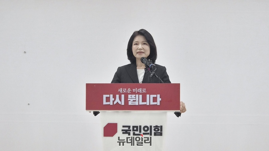 ▲ 이진숙 전 위원장은 이재명 정권을 겨냥해 “법 왜곡죄, 대법관 증원 등 자유민주 체제에서 있을 수 없는 법안을 추진하고 있다”고 비판하며 “내일 국민의힘 후보가 선출되면 그분이 민주당 후보를 이길 수 있도록 힘을 보태 무도한 정권으로부터 대구를 지켜낼 것”이라고 강조했다.ⓒ뉴데일리