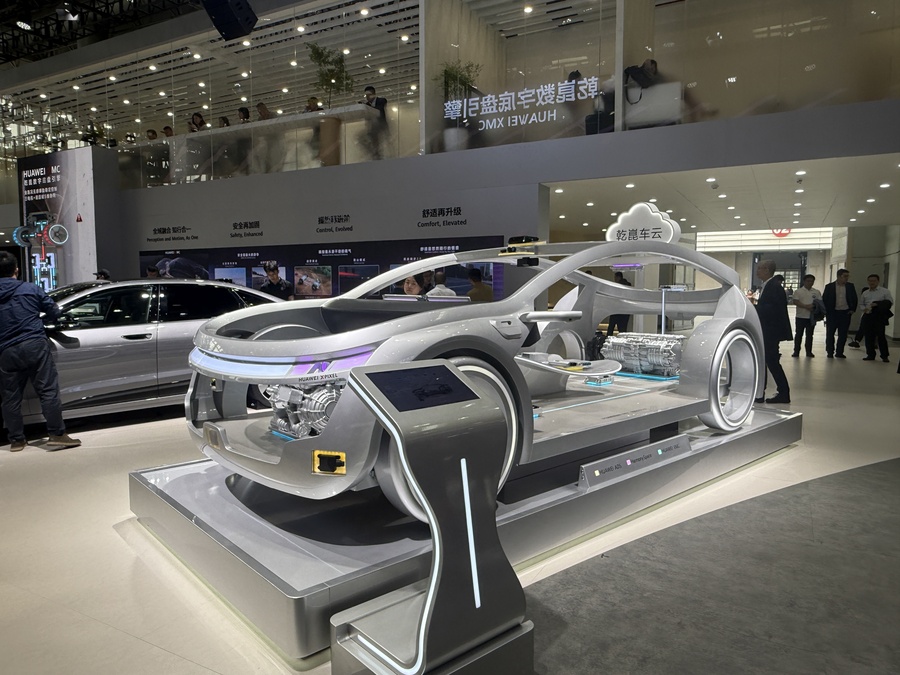 ▲ 화웨이의 자동차용 전자 아키텍처(ADAS/SDV 플랫폼)가 전시되어 있는 모습.ⓒ김서연 기자