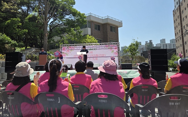 ▲ 강원 강릉시 성덕동 주민자치회(회장 박철근)가 26일 월대산 일원에서 '제1회 성덕동 월대산 진달래 포레스트 축제'를 개최했다. ⓒ강릉시