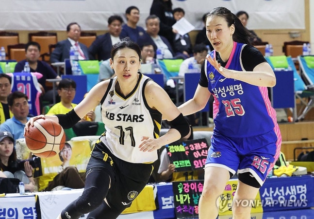 ▲ KB가 챔피언결정전에서 3연승을 달리며 통합 우승을 달성했다.ⓒ연합뉴스 제공