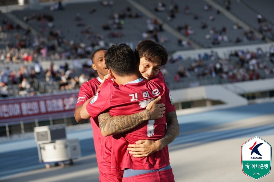 ▲ 석현준이 멀티골을 작렬한 용인이 김해를 4-1로 격파했다.ⓒ한국프로축구연맹 제공