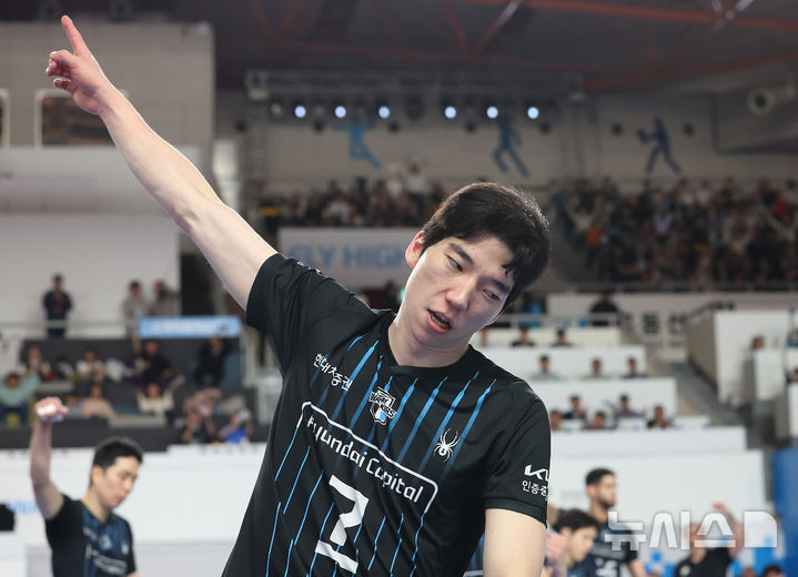 ▲ 허수봉이 남자배구 역대 '최고액'으로 원소속팀인 현대캐피탈에 잔류했다.ⓒ뉴시스 제공