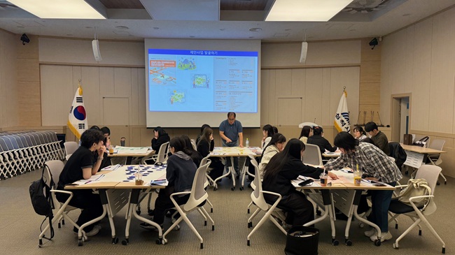 ▲ 강원 삼척시가 지난 24일 청년층의 정책 참여 확대와 주민참여예산제에 대한 이해도 제고를 위해 청년 행정인턴을 대상으로 '주민참여예산학교'를 운영했다. ⓒ삼척시