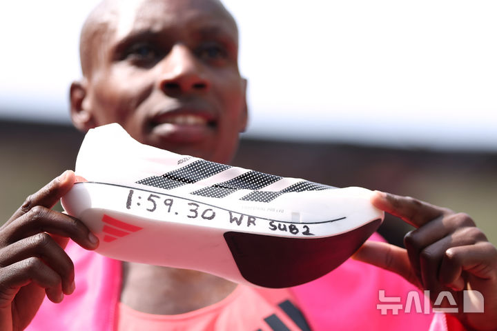 ▲ 케냐의 사바스티안 사웨가 런던 마라톤에서 '1시간 59분 30초'에 완주하며 우승을 차지했다.ⓒ뉴시스 제공