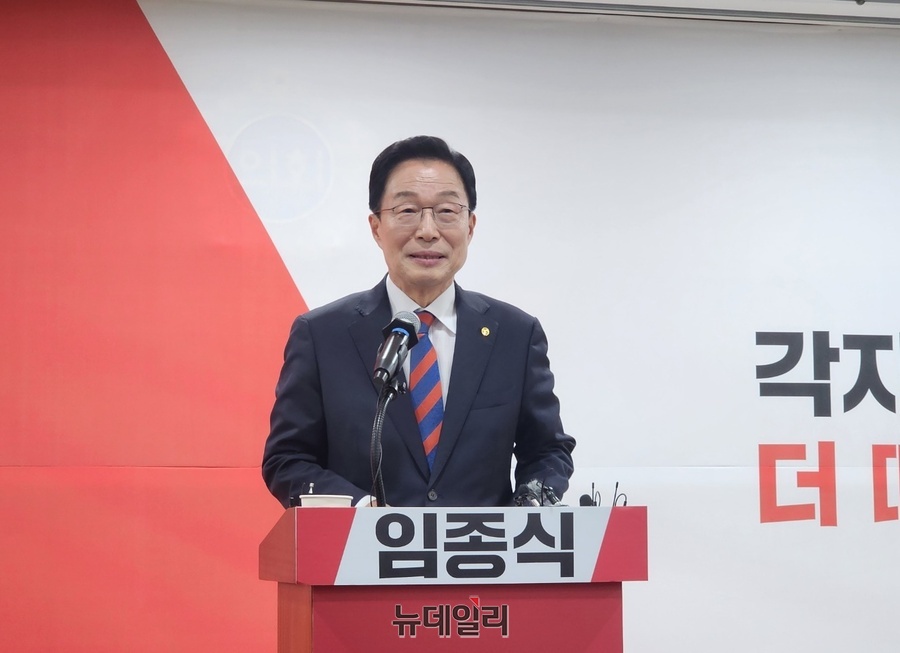 ▲ 임종식 경북교육감 예비후보가 27일 경북도의회에서 출마를 선언하며 3선 고지를 향한 행보를 공식화했다.ⓒ뉴데일리