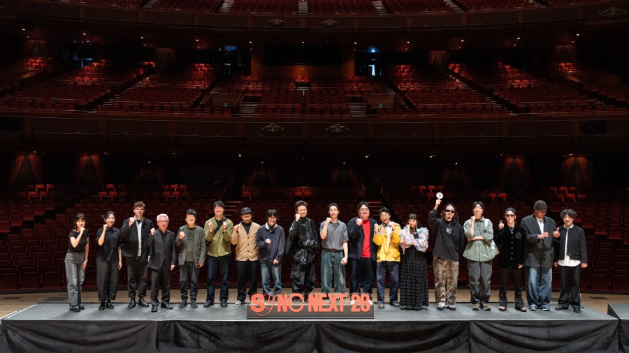 ▲ 27일 서울 종로구 세종문화회관에서 열린 컨템퍼러리 시즌 '싱크 넥스트 26' 기자간담회에서 참석자들이 기념촬영을 하고 있다.ⓒ세종문화회관