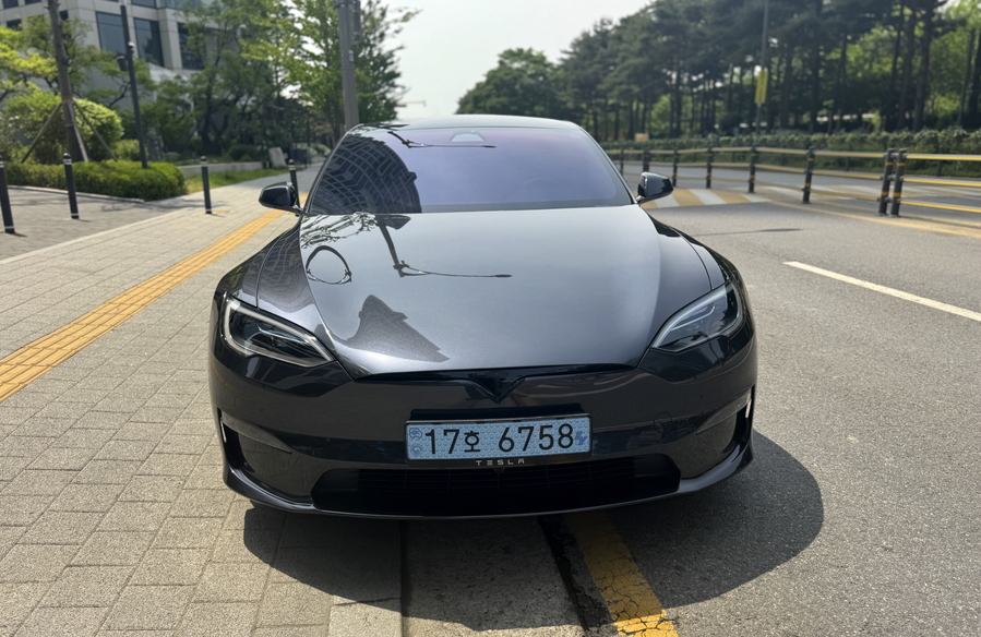 ▲ 이번에 탑승한 테슬라 모델S 차량 모습. ⓒ김재홍 기자