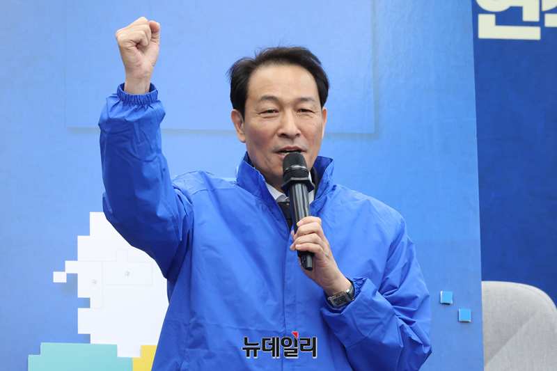 ▲ 우상호 더불어민주당 강원도지사 후보가 지난 23일 오전 국회에서 열린 16개 광역단체장 후보자 연석회의에서 발언을 하고 있다. ⓒ이종현 기자