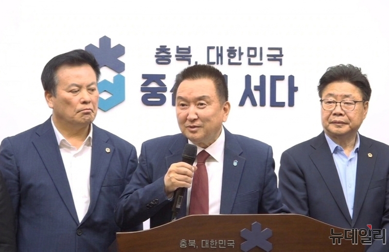 ▲ 김영환 충북지사가 23일 도청 브리핑룸에서 6·3 지방선거 재선 도전을 공식 선언하고 있다. ⓒ표윤지 기자