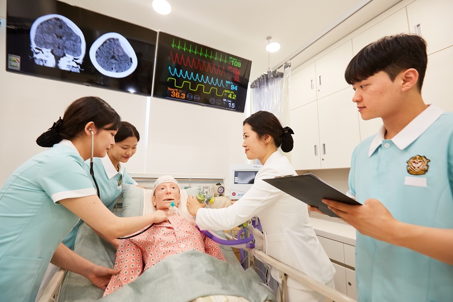 ▲ 영진전문대학교는 교육부로부터 2027학년도 간호학과 ‘통합임상안전관리 전문기술석사과정’을 신규 인가받고 차세대 보건의료 전문가 육성에 나선다.ⓒ영진전문대