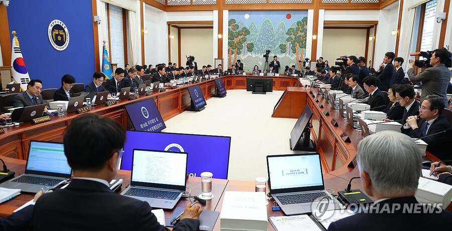 ▲ 이재명 대통령이 28일 청와대에서 국무회의 겸 비상경제점검회의를 주재하고 있다. ⓒ연합뉴스