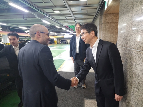 ▲ 데미스 허사비스 구글 딥마인드 CEO와 만난 이홍락 LG AI연구원장. ⓒ연합뉴스