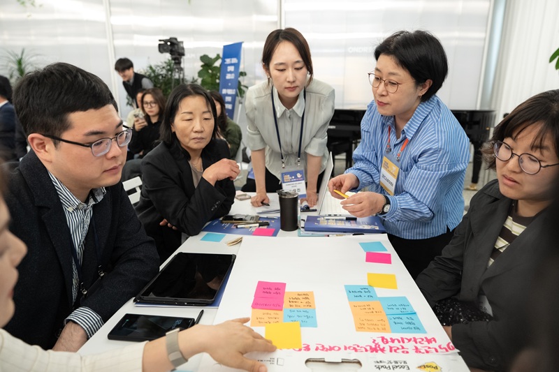 ▲ 국민통합위원회 국민경청소통분과위원회가 지난 27일 서울 명동 온드림소사이어티에서 '내일을 준비하는 청소년'을 주제로 현장 토론회를 개최했다. ⓒ국민통합위원회