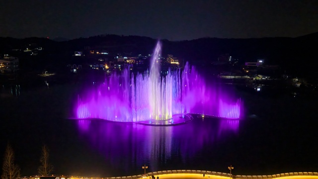 ▲ 칠곡호수 음악분수 공연장면(자료사진)ⓒ안성시 제공