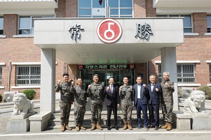 ▲ 이석연 국민통합위원장이 지난 27일 44년 전 정훈장교로 복무했던 제5보병사단을 방문해 정신전력 강화 정훈교육 및 전방 지역 시찰 일정을 진행했다. ⓒ국민통합위원회