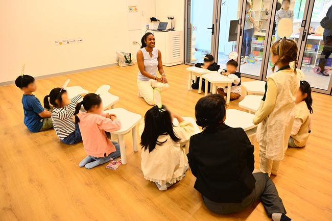 ▲ 원어민이 읽어주는 영어동화 수업장면. ⓒ속초시