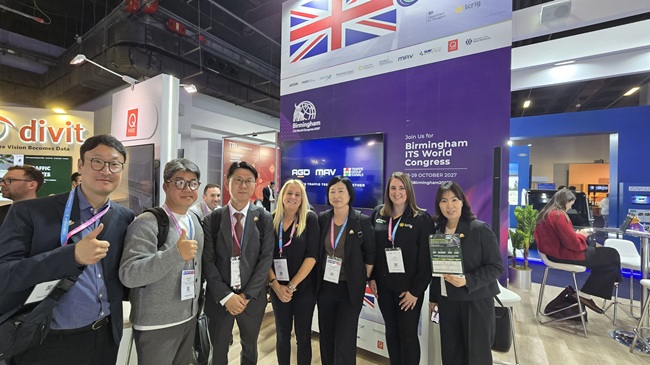 ▲ 강원 강릉시가 지난 27일부터 튀르키예 이스탄불 콩그레스 센터에서 개최 중인 '2026년 제17회 이스탄불 ITS 유럽총회'에 참가했다. 이번 총회에는 강근선 특별자치추진단장을 비롯해 국토교통부 관계자 및 2026 강릉 ITS 세계총회 조직위원회 사무국이 함께 참여하고 있다. ⓒ강릉시