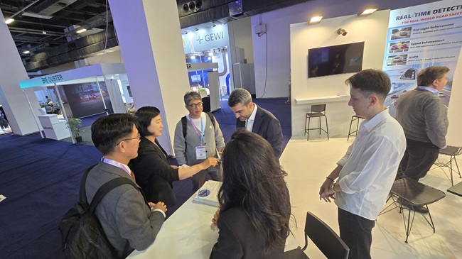 ▲ 강원 강릉시가 지난 27일부터 튀르키예 이스탄불 콩그레스 센터에서 개최 중인 '2026년 제17회 이스탄불 ITS 유럽총회'에 참가했다. 이번 총회에는 강근선 특별자치추진단장을 비롯해 국토교통부 관계자 및 2026 강릉 ITS 세계총회 조직위원회 사무국이 함께 참여하고 있다. ⓒ강릉시