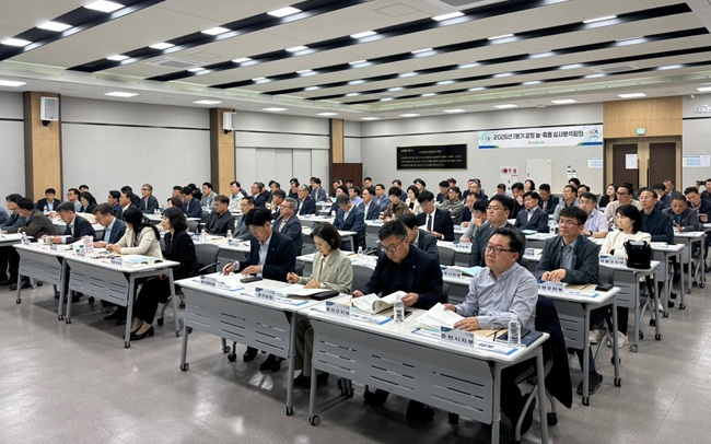 ▲ 농협강원본부(본부장 김병용)가 28일 강원본부 대회의실에서 도내 농축협 상임이사, 전무 등 90여명이 참석한 가운데 건전결산 및 손익목표 달성을 위한 '2026년 1분기 강원 농축협 심사분석회의'를 개최했다. ⓒ농협강원본부