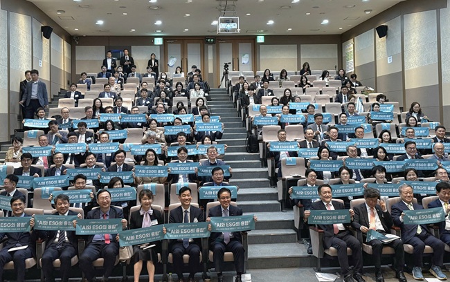 ▲ 올해는 공단을 비롯해 국민권익위원회, 한국KPS, 주택도시보증공사 등 주요 공공기관과 기업 90개사에서 CEO 서약에 참여했다. ⓒ한국광해광업공단