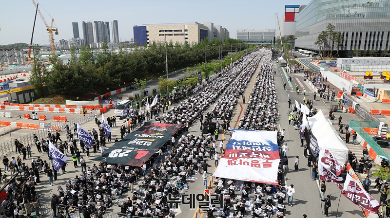 ▲ 성과급 상한선 폐지 촉구하는 삼성전자 노조. ⓒ서성진 기자