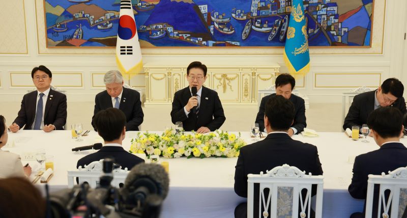 ▲ 이재명 대통령이 29일 청와대에서 열린 비교섭단체 및 무소속 국회의원 초청 오찬 간담회에서 발언하고 있다. ⓒ뉴시스