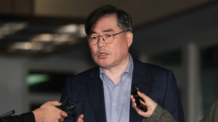 ▲ 대장동 개발 비리 의혹으로 기소돼 1심에서 유죄 선고를 받은 유동규 전 성남도시개발공사 기획본부장이 구속 기한 만료로 석방돼 30일 경기도 의왕시 서울구치소를 나서며 취재진 질문에 답하고 있다. ⓒ연합뉴스