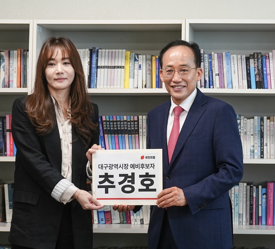 ▲ 추 후보는 등록 직후 대구가 단순한 개선이 아닌 구조 자체를 바꾸는 대전환이 필요한 시점임을 역설하며, 경제부총리와 원내대표를 지낸 국정 운영 경험을 바탕으로 대구 경제의 체질 개선을 공언했다.ⓒ추경호 후보실