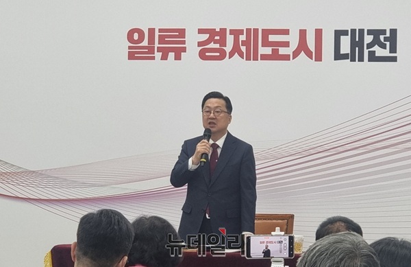 ▲ 30일 이장우 대전시장이 민선 8기 마지막 기자회견을 갖고 민선 9기 재선을 위한 일정 등을 설명했다.ⓒ김경태기자