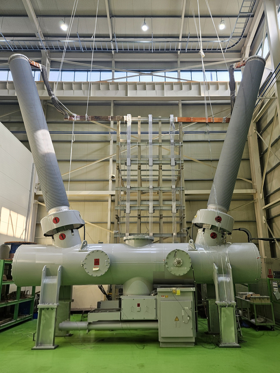 ▲ 효성중공업이 개발한 세계 최대 용량 800kV 7000A GCB ⓒ효성중공업