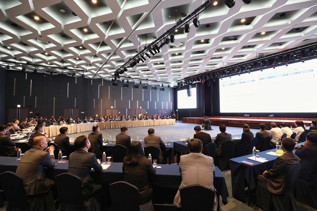 ▲ 강원랜드가 30일 정선 본사에서 남한규 직무대행을 포함한 확대간부회의를 열었다. ⓒ강원랜드