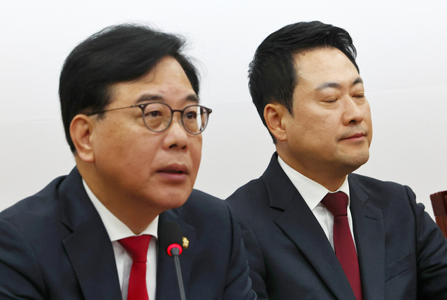 ▲ 장동혁 국민의힘 대표가 30일 국회에서 열린 최고위원회의에서 송언석 원내대표의 발언 도중 눈을 감고 있다. ⓒ뉴시스