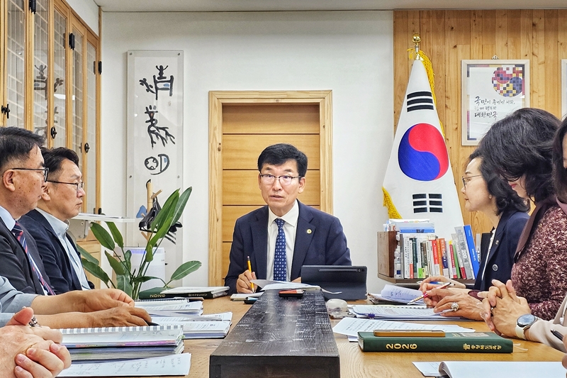 ▲ 윤건영 충북교육감이 30일 도교육청에서 기획회의를 주재하고 있다. ⓒ충북교육청