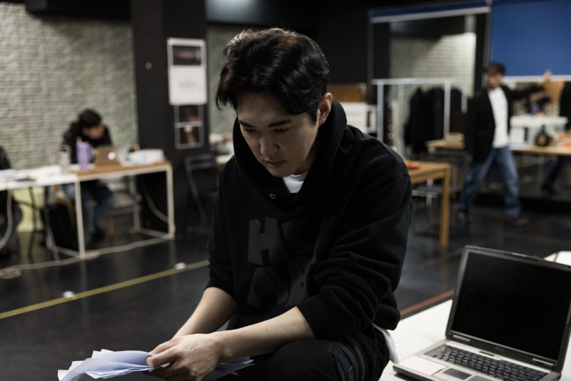▲ 연극 '빛과 어둠의 경계에서' 연습 사진.ⓒ극단 수