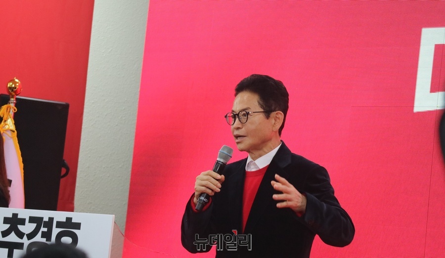 ▲ 추경호 대구시장 후보 개소식을 찾은 이철우 후보는 축사를 통해 ‘대구·경북 단결론’을 재차 역설했다.ⓒ뉴데일리