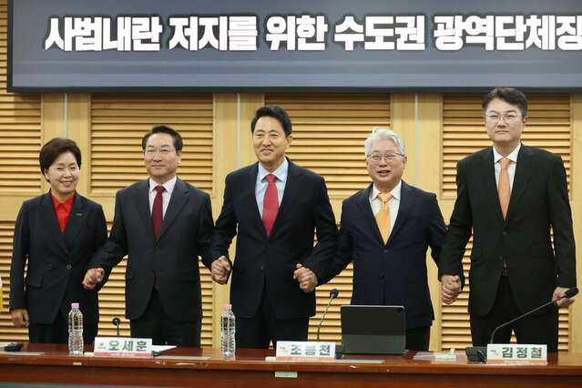 ▲ 국민의힘 양향자(왼쪽부터) 경기지사 후보, 유정복 인천시장 후보, 오세훈 서울시장 후보, 개혁신당 조응천 경기지사 후보, 김정철 서울시장 후보가 4일 서울 여의도 국회 의원회관에서 열린 '사법내란 저지를 위한 수도권 광역단체장 후보 연석회의'에서 기념 촬영하고 있다. ⓒ뉴시스