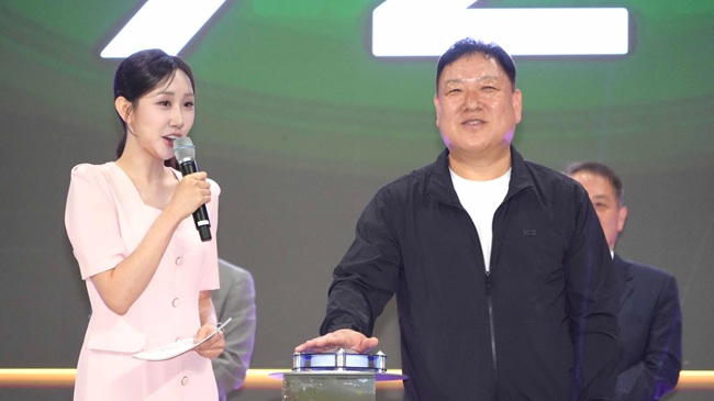 ▲ 현준태 춘천시 부시장(사진 오른쪽). ⓒ춘천시