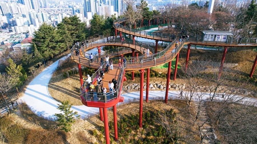 ▲ 인천시 미추홀구 수봉공원 스카이워크 ⓒ인천 미추홀구 제공